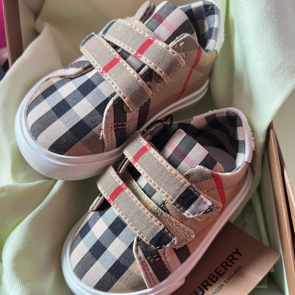 Burberry sneakers